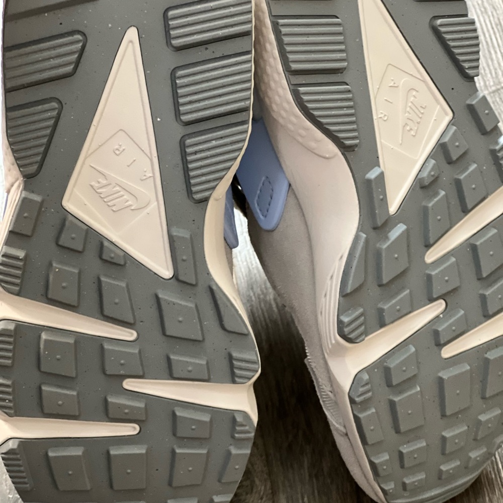 Nike White and Blue Athletic Shoes - Picture 5 of 9